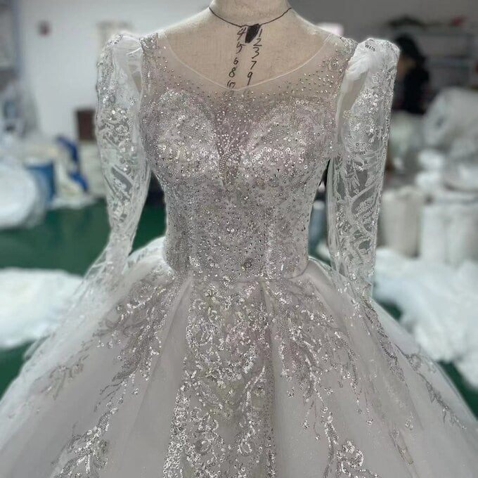 C89 高級 ビジュー美品キラキラ 長袖ラメ入りウェディングドレス結婚式