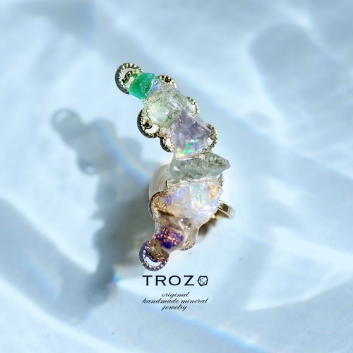 【032 Emerald Song Collection】 Integration Ear Cuff エメラルド× オパール × アクアマリン × フローライト  鉱物原石 イヤーカフ 天然石 アクセサリー