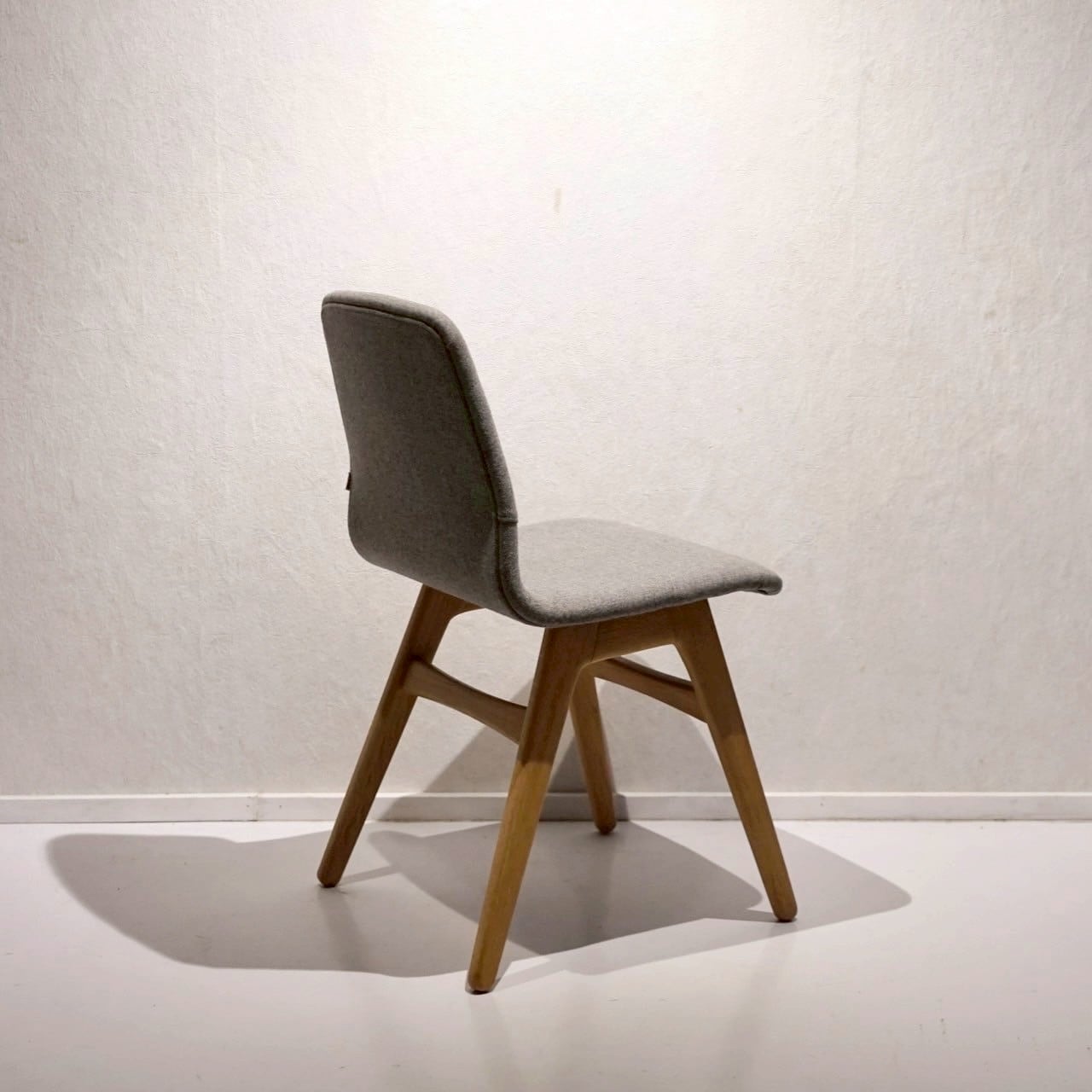 BoConcept★ダイニングチェア★スチール脚★ファブリック★ BoConcept ボーコンセプトダイニングチェア ファブリック スチール脚