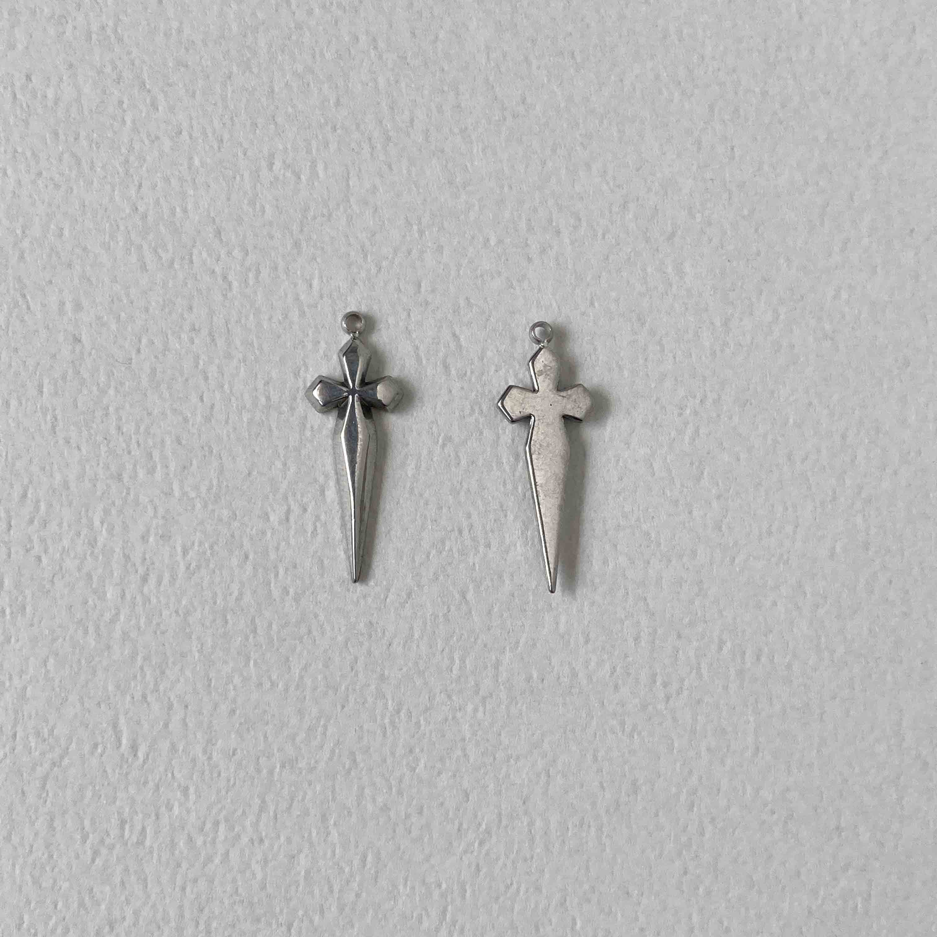 ソードモチーフのクロス ステンレスチャーム | Dua-アクセサリーパーツ