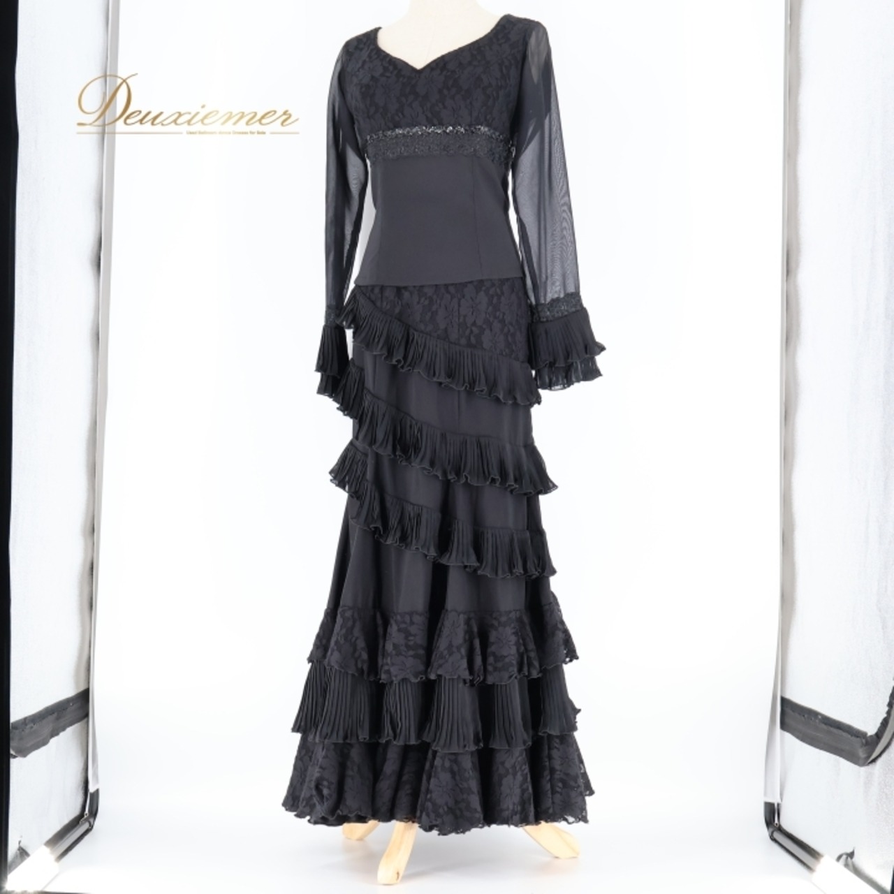 フラメンコ 衣装 ソニアジョーンズ SONIA JOHNES ツーピース セットアップ トップス ファルダ スカート 黒 レース ボランテ フリル ダンス 高級感 上品 ブラック系 フラメンコ衣装 フレアスカート 2ピース 高級デザイン シンプル エレガント オシャレ ダンスウエア 女性用 ファッション パーティ ステージ衣装 上下セット 上品系