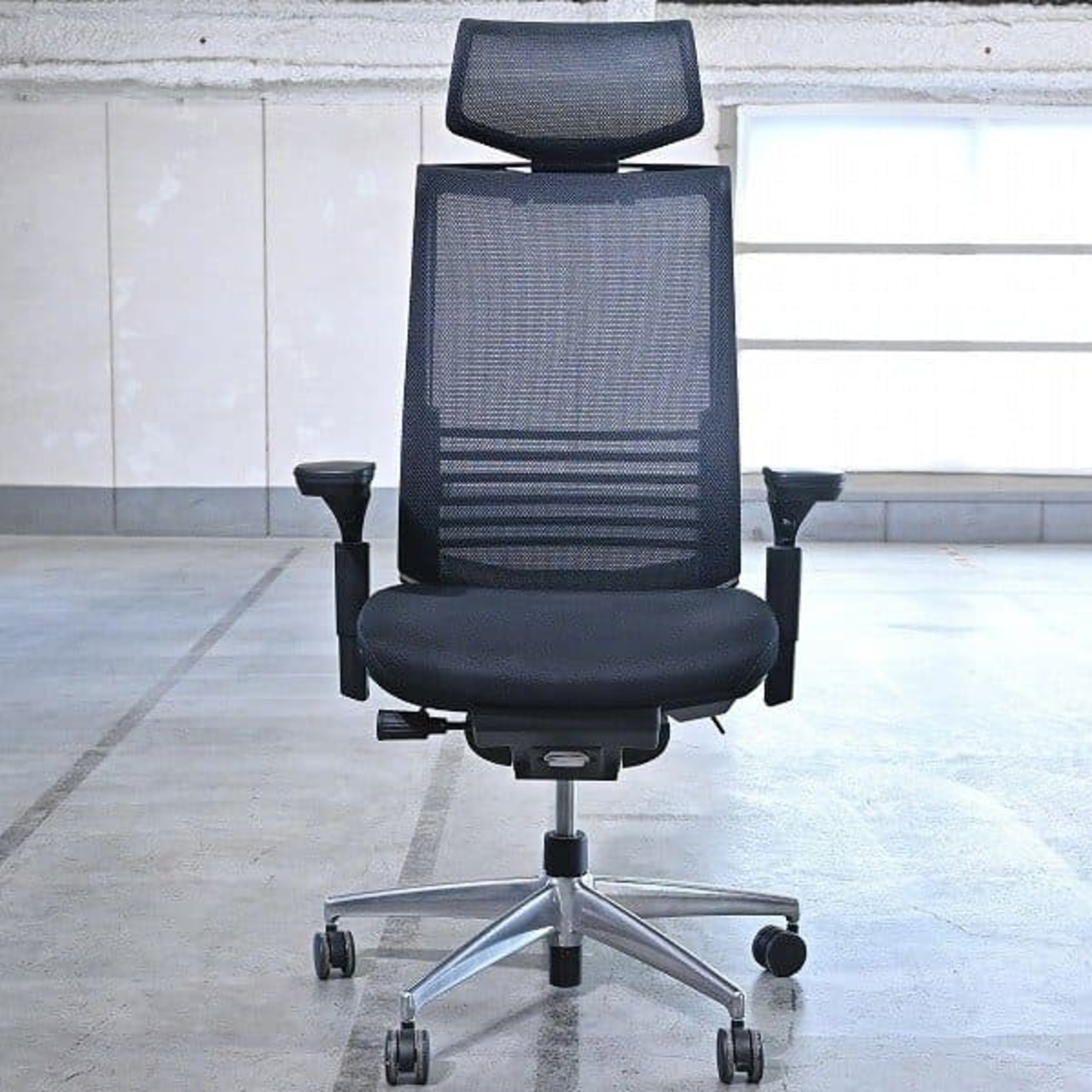 コクヨ 18万「Bezel/ベゼル」a オフィスチェア ヘッドレスト アーム 可動肘 ランバーサポート キャスター 昇降 ハンガー 事務 KOKUYO 【 中古家具/中古インテリア/USED家具ユーズド家具/リサイクル】