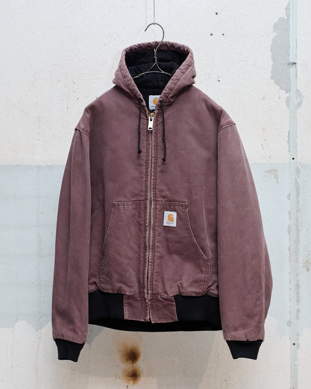 “Carhartt” good damaged active jacket / faded burgundy