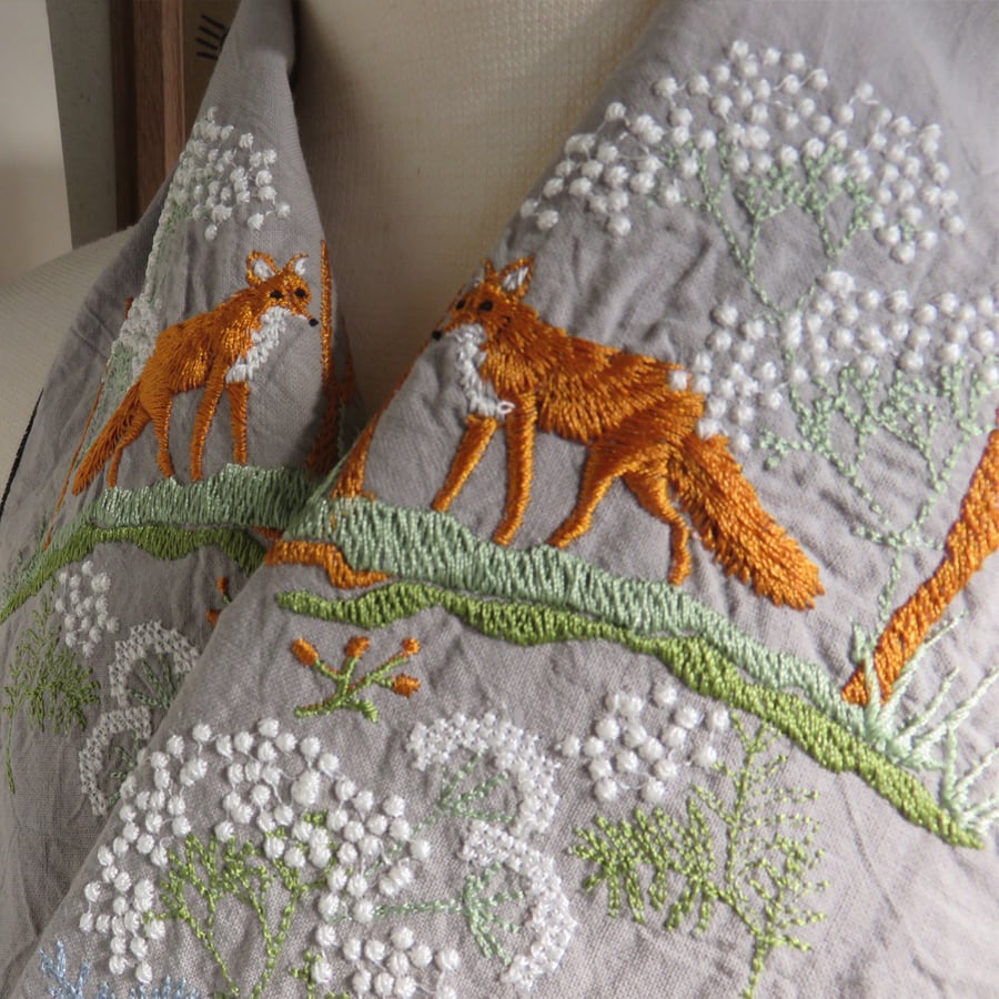 刺繍半衿・野遊びキツネ | 富士商会