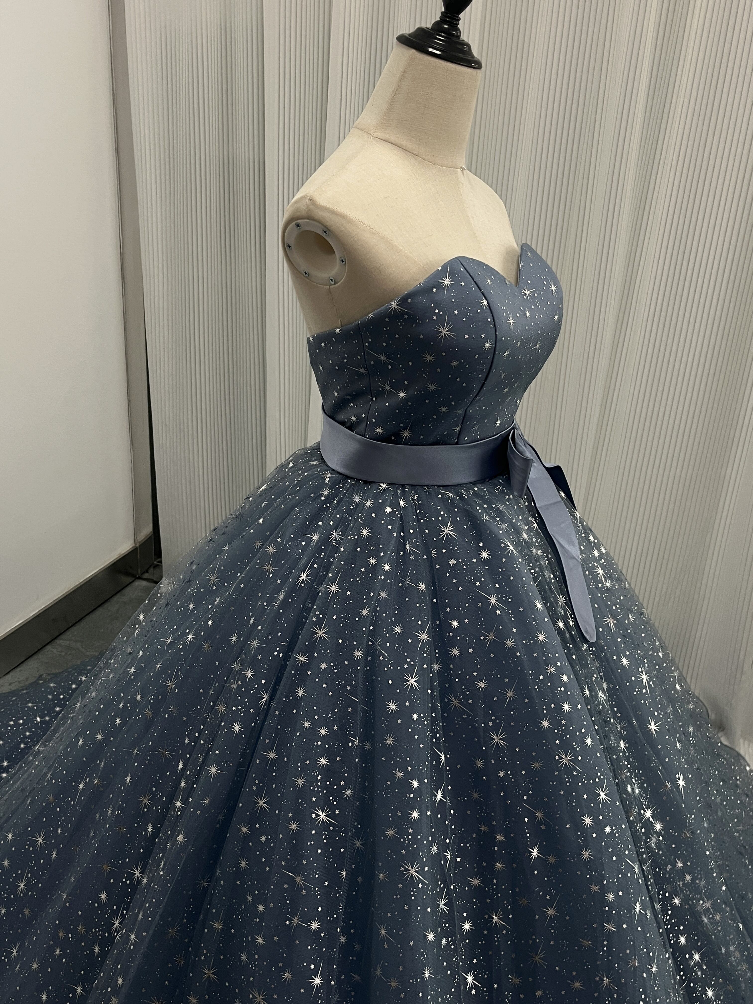 上品！ 豪華！ ベアトップ カラードレス ソフトチュール 華やかな