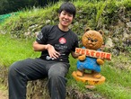 看板を持ったクマさん(文字の変更可能）