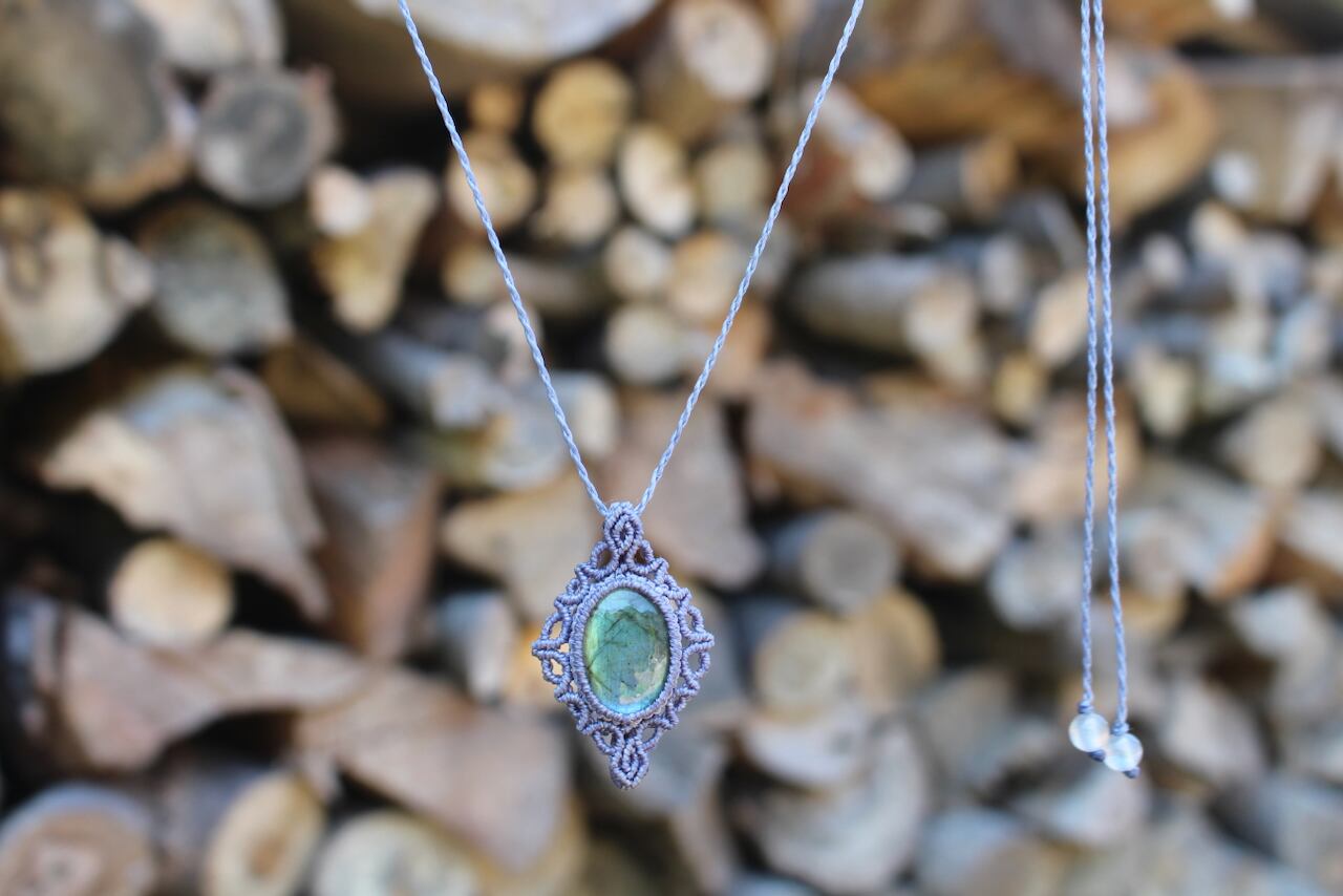 Labradorite micro macrame design pendant