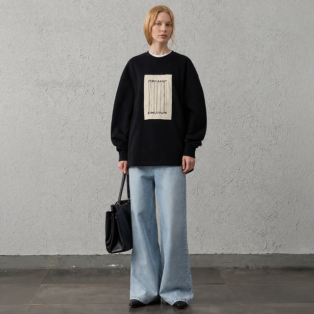 Graphic patch sweatshirt A00161