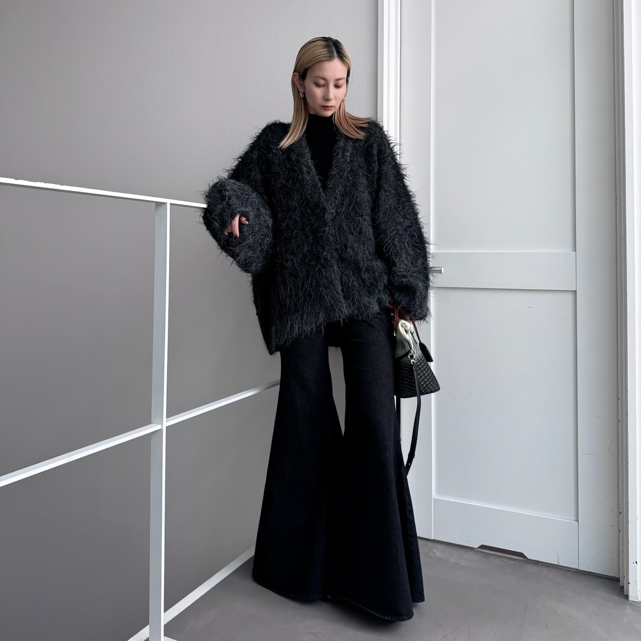 MOKE MOKE shaggy over knit CD/black