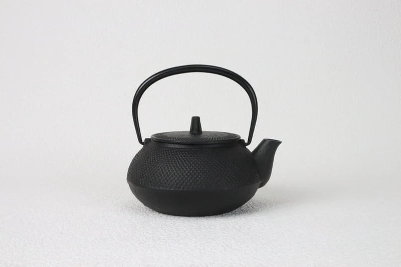 W51〖岩鋳〗南部鉄瓶 9型姥口アラレ 直火 南部鉄器 使うほどに育つ