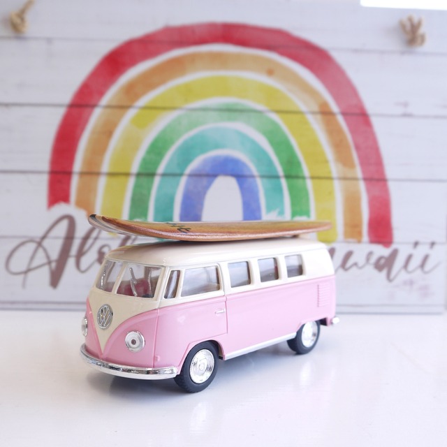 ワーゲン バス ミニカー ピンク ハワイ仕様 VW ロングボード サーフ ハワイアンインテリア プルバック ハワイ直輸入＜ピンク×白＞2