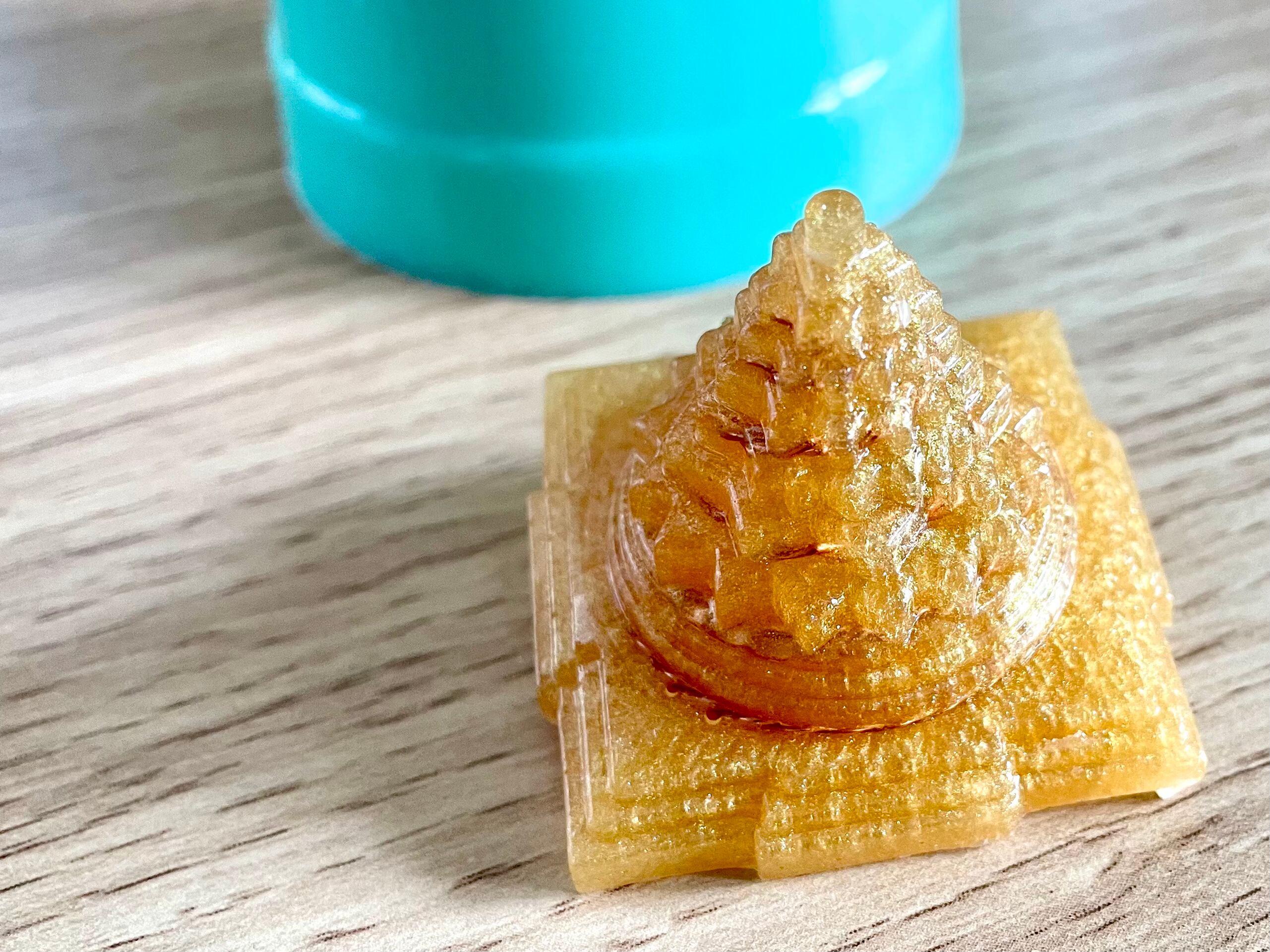 タイの祈り〜คำอธิษฐาน 【シュリヤントラ黄金比ピラミッドオルゴナイト