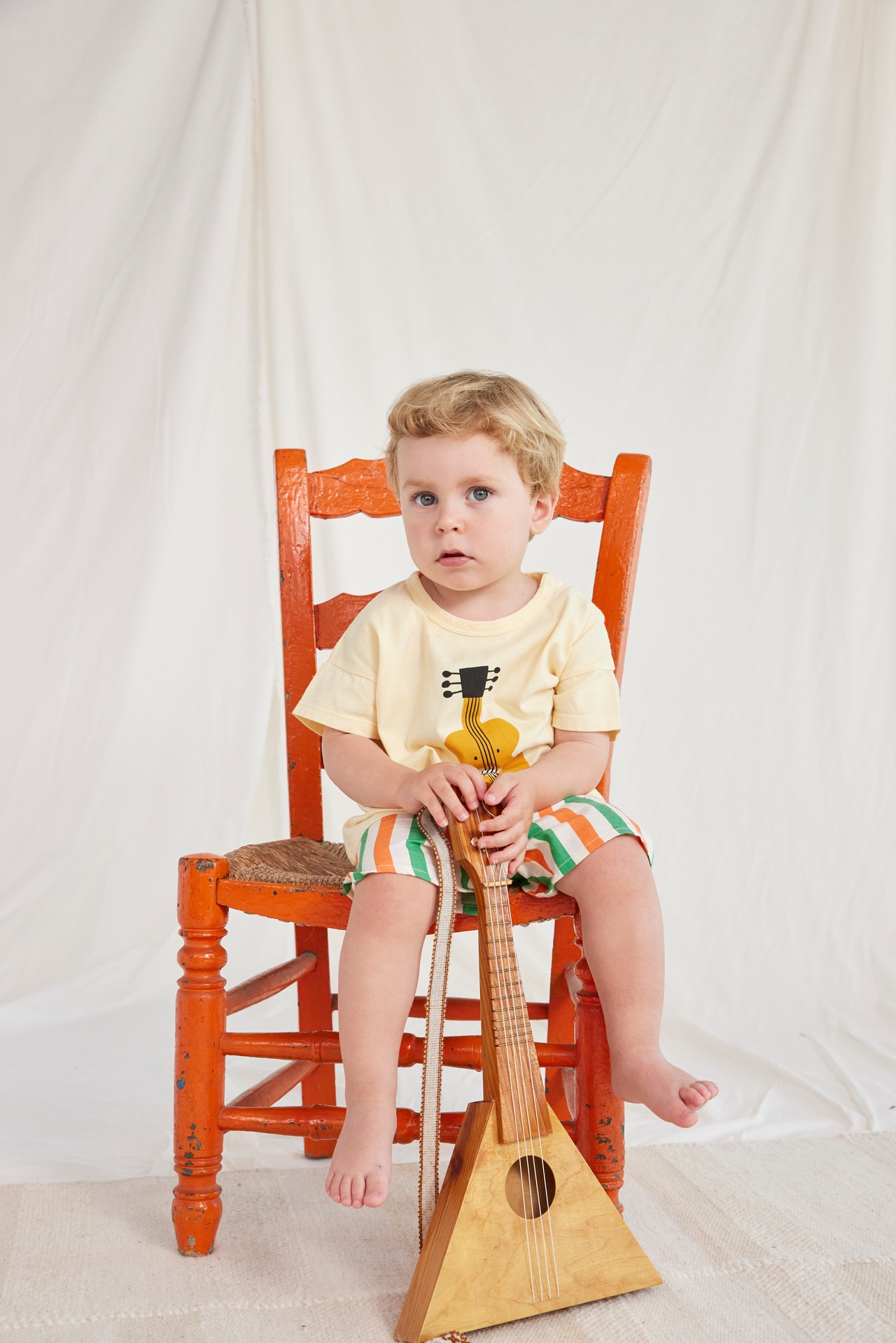 BOBO CHOSES /  Baby Acoustic Guitar T-shirt