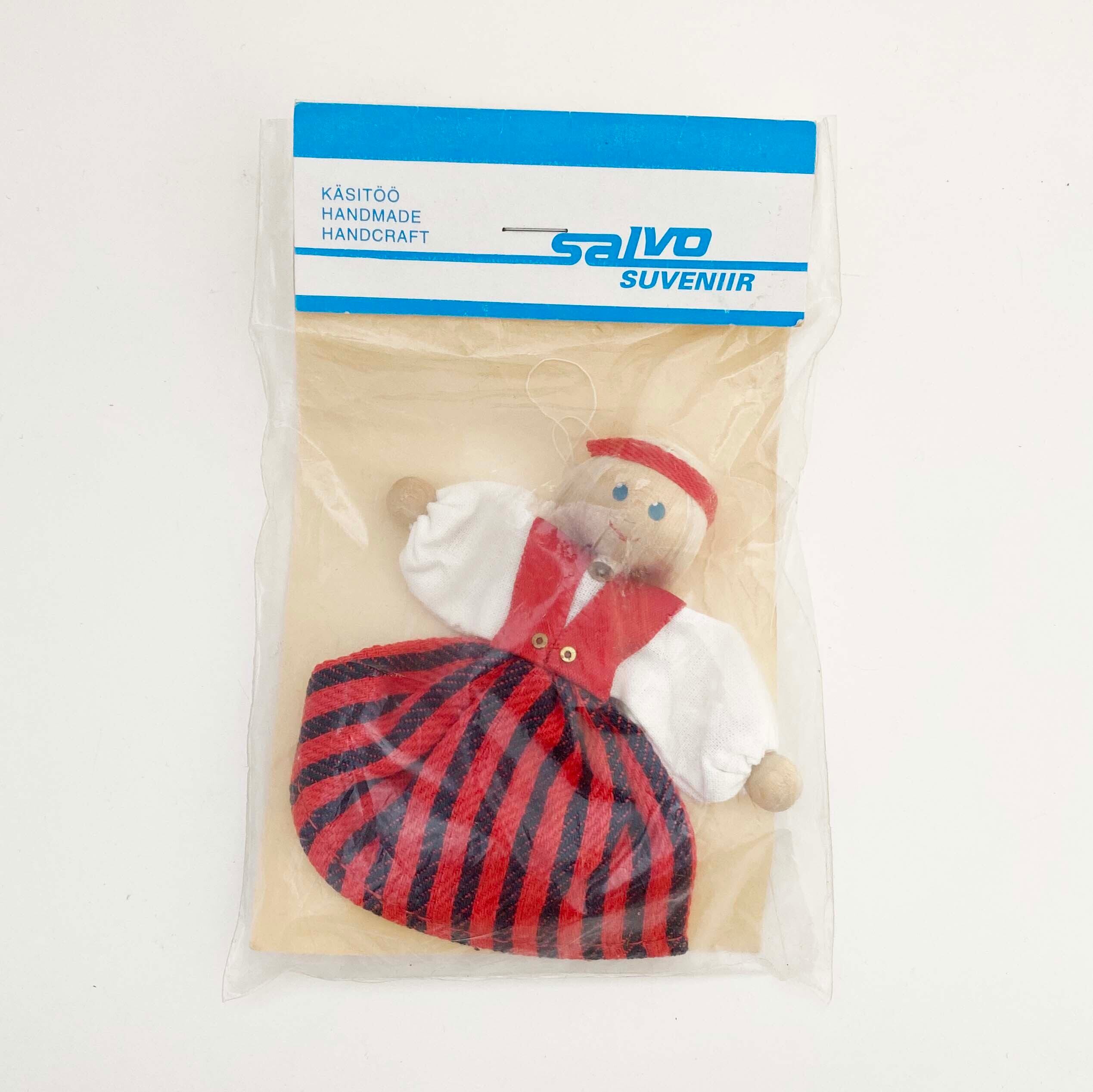 エストニアSALVO人形　ヴィンテージ民族衣装の貴婦人（パッケージ付）赤黒