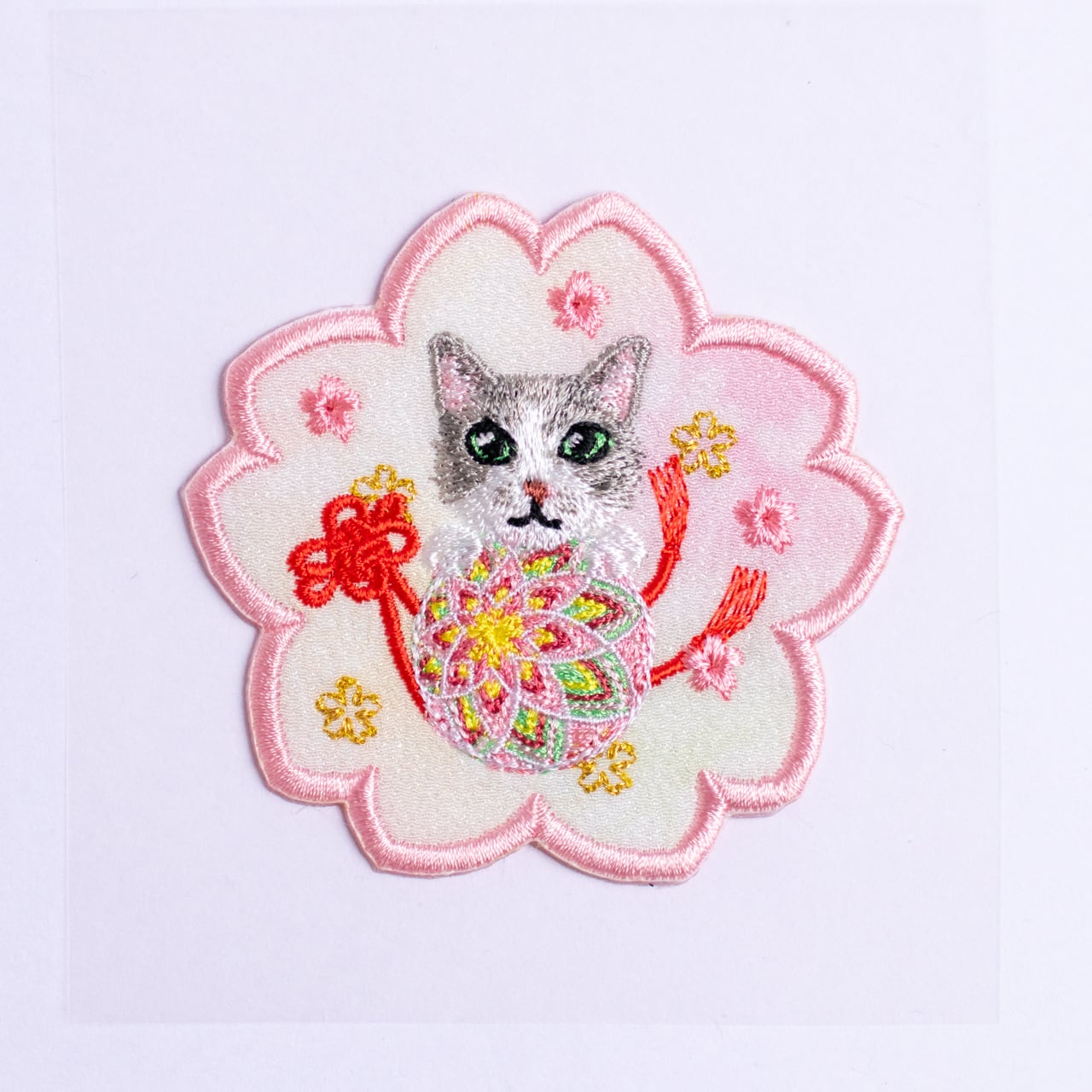 リピート限定】桜と手毬の和柄刺繍バッジ／刺繍シール | コイトネコ
