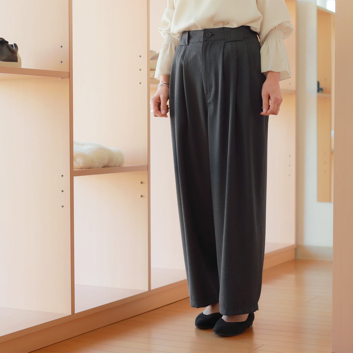 MANON (マノン) ウールミックス タックド ワイドテーパードパンツ