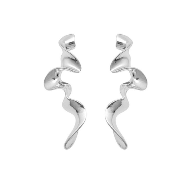 ツイストロングピアス