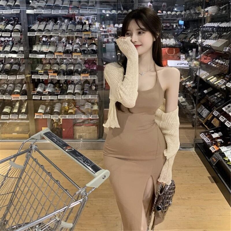 ワンピース セットアップ サスペンダードレス カーディガン 吊りネック ワンショルダー ミモレ丈スカート ミモレ ミモレ丈 ノースリーブ 細身 サスペンダー スリット ハイウエスト 大人可愛い きれいめ シンプル 大人 上品 おしゃれ お洒落 大人女子 ラフ スポーティー クール セクシー 無地 夏 10代 20代 30代 レディース 女性用 ガール デート お出かけ 女子会 休日 パーティー イベント リゾート 旅行 海 プール 韓国系 美脚 脚長 ワンサイズ カーキ アプリコット