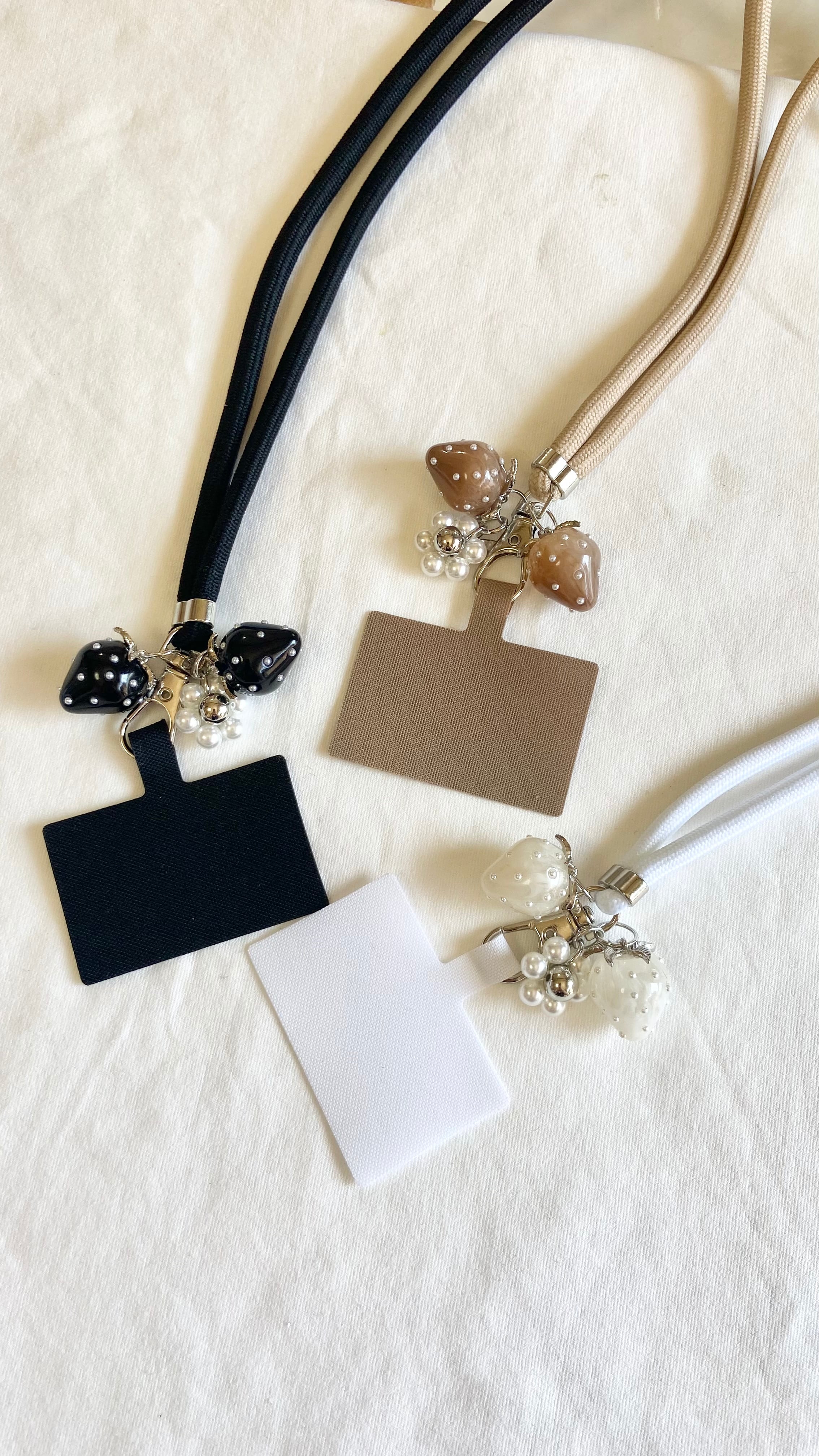 【ブラウン 1カン】イチゴスマホショルダー