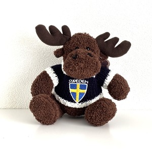 【NORDIC SOUVENIR】ムースぬいぐるみ13cm・スウェーデンロゴセーター