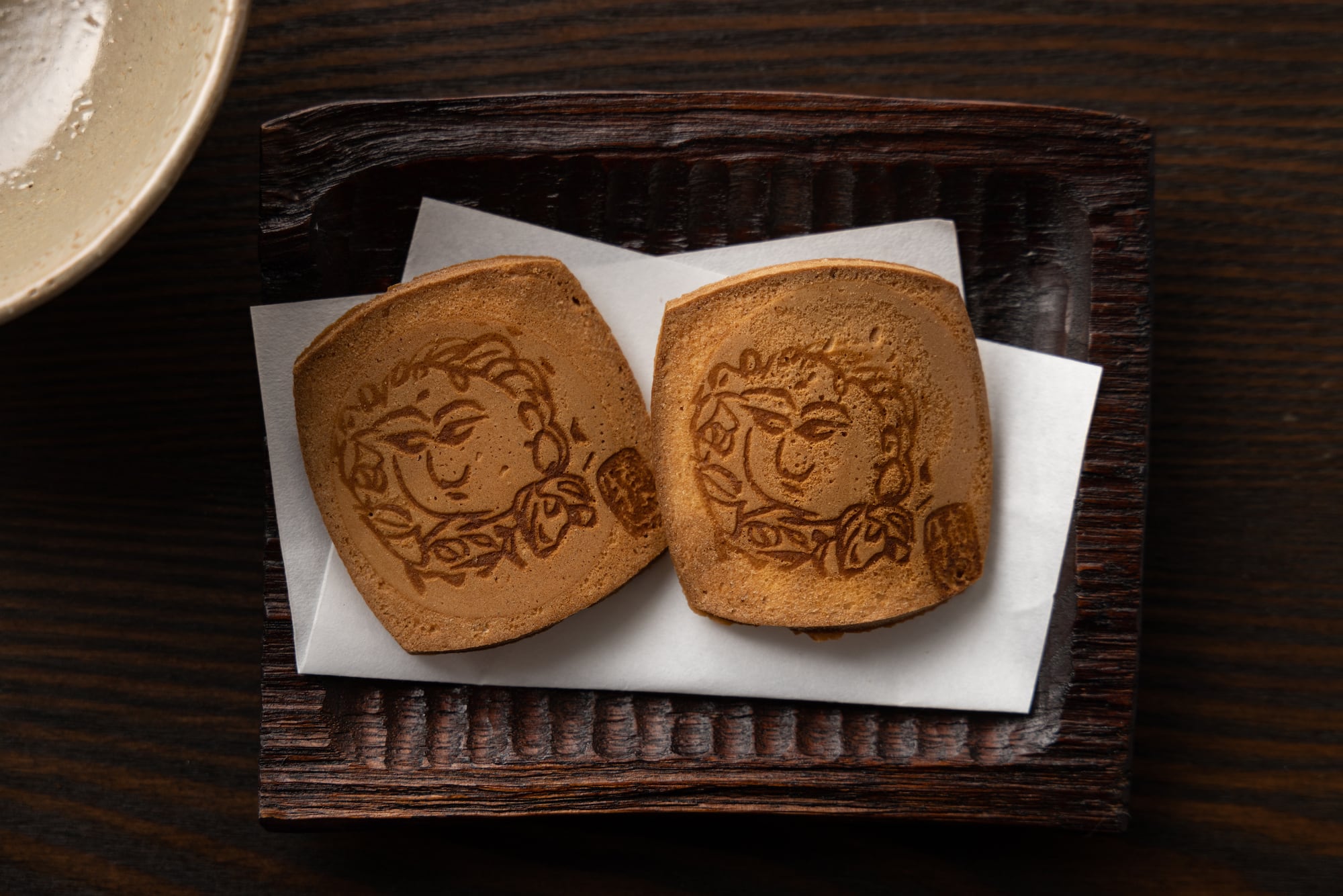 棟方志功　絵付け　福光焼　ぐい呑 棟方志功せんべい（5袋10枚入り）｜日西美勝堂 | 水と匠 公式