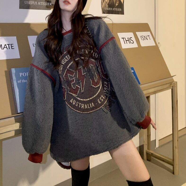 トップス レディース プルオーバー セーター もこもこ ロゴ ニット 長袖 ラウンドネック クルーネック 丸首 長袖 ドロップショルダー パイピング オーバーサイズ ゆったり ゆる ルーズ ラフ メンズライク 体型カバー ニットワンピ ロングニット ロング 春 秋 冬 ビッグサイズ ビッグシルエット 10代 20代 30代 40代 かわいい おしゃれ 大人送料無料 大人可愛い レトロ お出かけ デート 女子会 お泊まり 旅行 普段着 普段使い デイリー 通学 学生 ママコーデ 公園デビュー 韓国