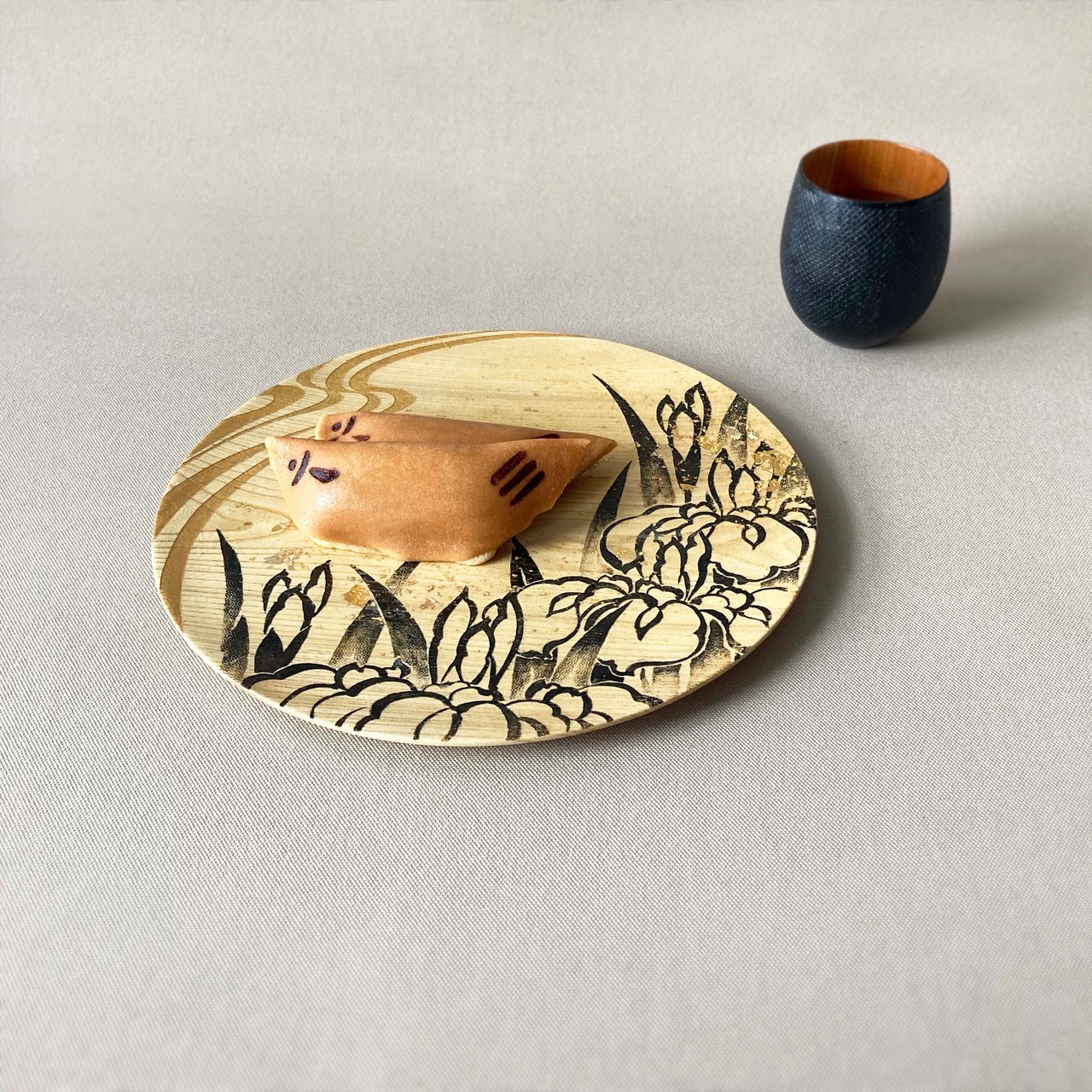 【季華】流水と菖蒲  Large plate, Platter, Ornamental plate
