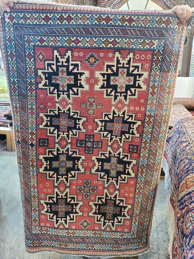 絨毯クエスト51【No.41】※現在、こちらの商品はイランに置いてあります。ご希望の方は先ずは在庫のご確認をお願いします。
