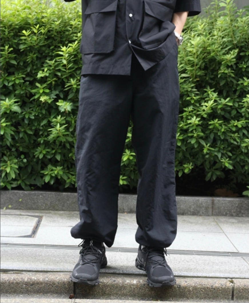 UNIVERSAL PRODUCTS. / NYLON TRACK PANTS (BLACK) (OLIVE 