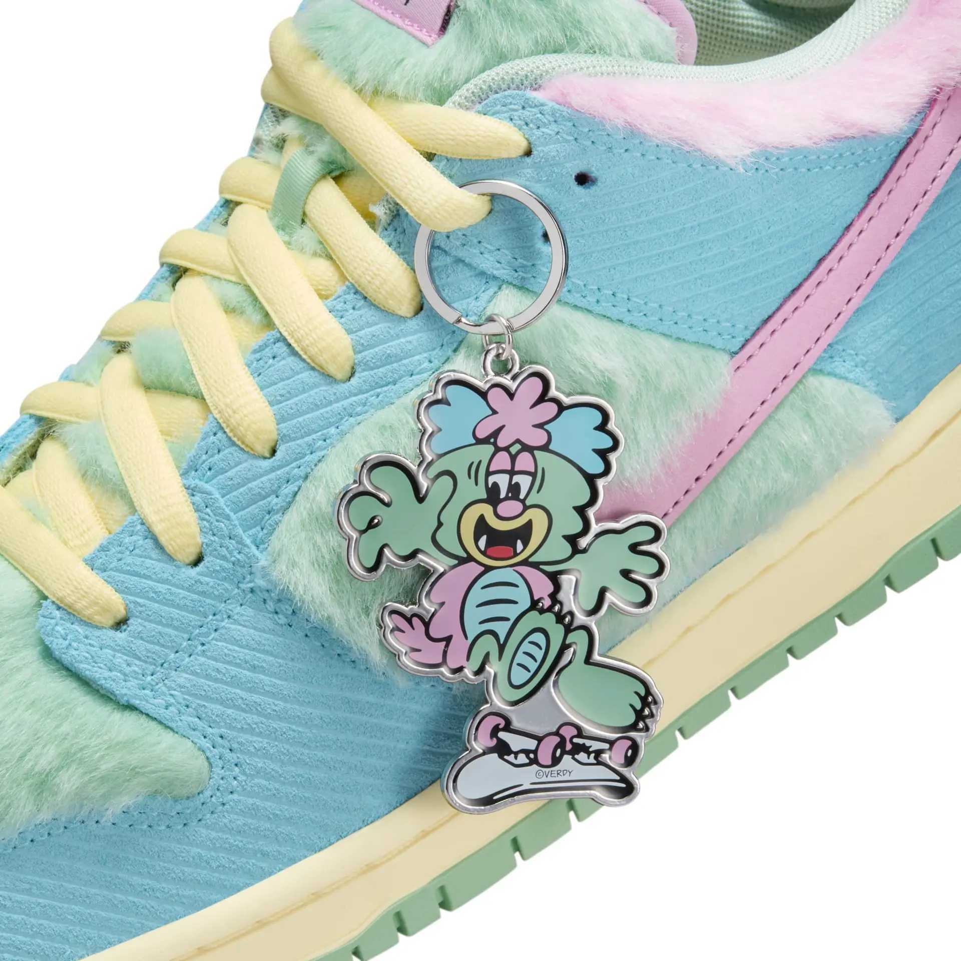 FN6040-400 VERDY × Nike SB Dunk Low Pro QS 