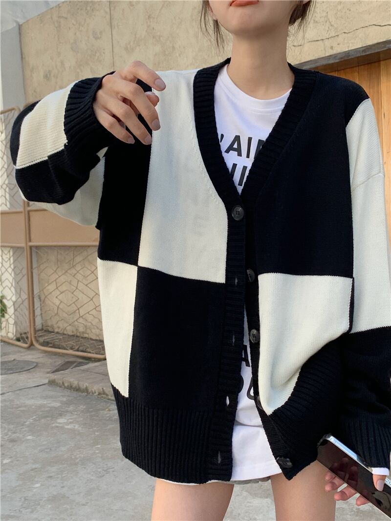 ブラックホワイト格子柄セーター レディーススタンダードVネックルーズカーディガンオータムジャケット レトロ 秋物 ブラックストロベリース33785312659