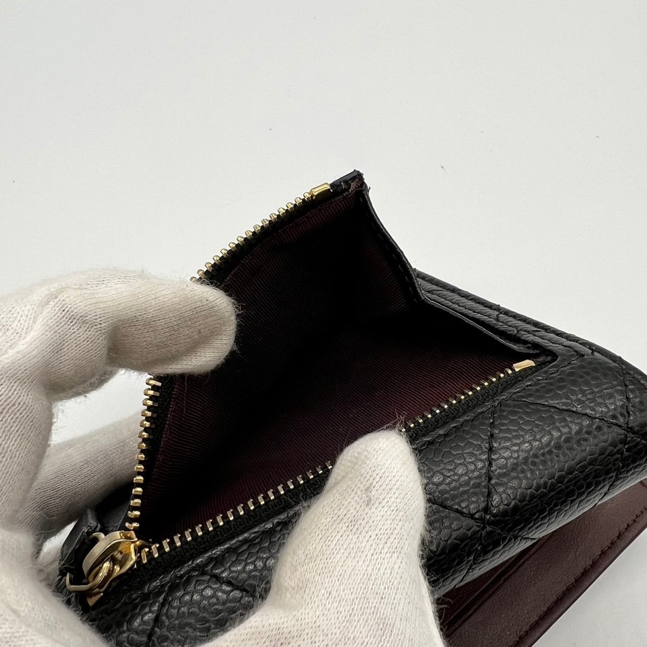 新型　美品　シャネル　キャビアスキン　マトラッセ　折り財布　ブラック　ブラウン CHANEL シャネル マトラッセ キャビアスキン 三つ折り財布 黒