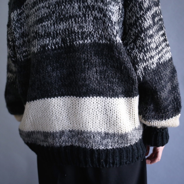 "leather×eagle" patchwork switching color knit pattern loose sweater