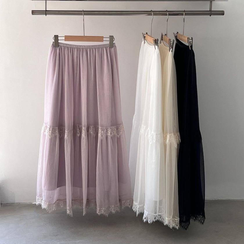 lace-trimmed tiered tulle skirt | colorer