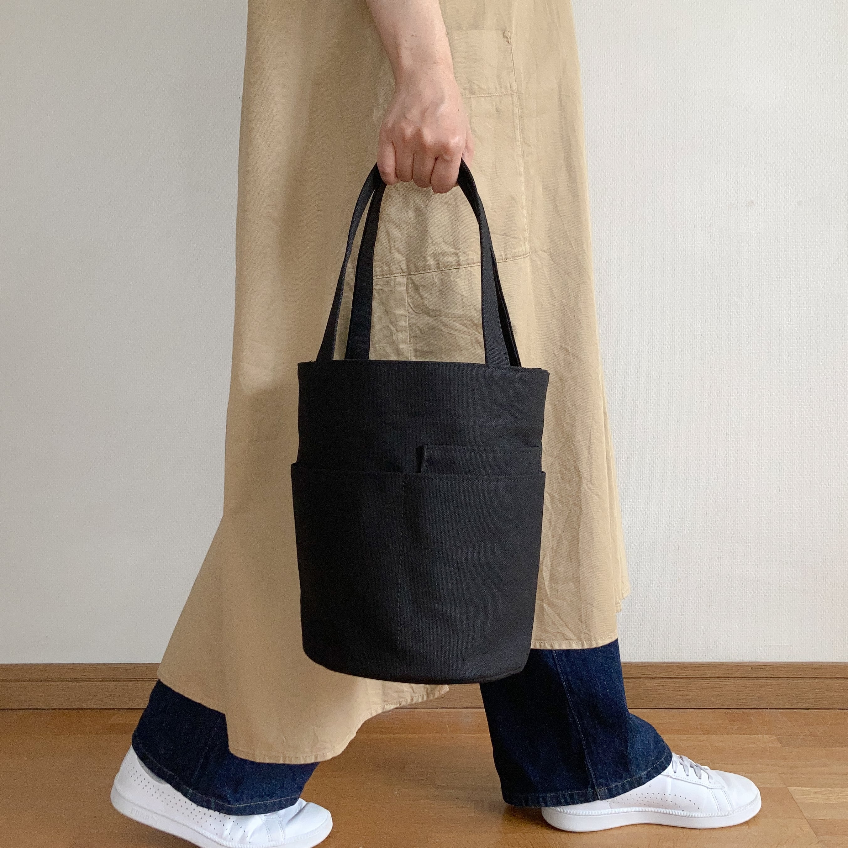 ダブルポケット丸底トート 黒 / 8号帆布 | aoya bags | シンプルで少し