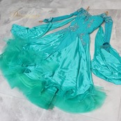 社交ダンス 衣装 凛舞 チャコット Chacott クリスアン chrisanne スタンダードドレス ワンピース ドレス スタンダード フロート レース イングランド製 デモ 競技 ダンス パーティ 発表会 緑 青緑 フリル レース 高級感 グリーン系 ブルー系 社交ダンス ドレス レディース 高級 ワンピース レースドレス スタンダード衣装 デモ衣装 競技用ドレス フリルスカート