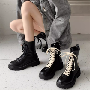 【送料無料】 シューズ 靴 ブーツ 2色 ショート ローヒール 丸トゥ ラウンドトゥ 編み上げ エレガント 可愛い 大人可愛い きれいめ シンプル カジュアル シック コンサバ 華やか 大人 上品 おしゃれ お洒落 こなれ感 高見え ガーリー 無地 春 秋 10代 20代 30代 40代 レディース 女性 デート お出かけ 女子会 お呼ばれ 休日 お茶会 授業参観 デイリーユース 普段使い オルチャン 韓国系 ファッション レースアップ 定番 インスタ映え