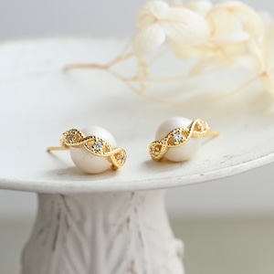 ヴィンテージサテンパールガラスとレース編みのピアス/ノンホールピアス pag065