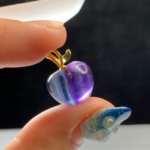 2.フローライトりんご・ペンダントトップ