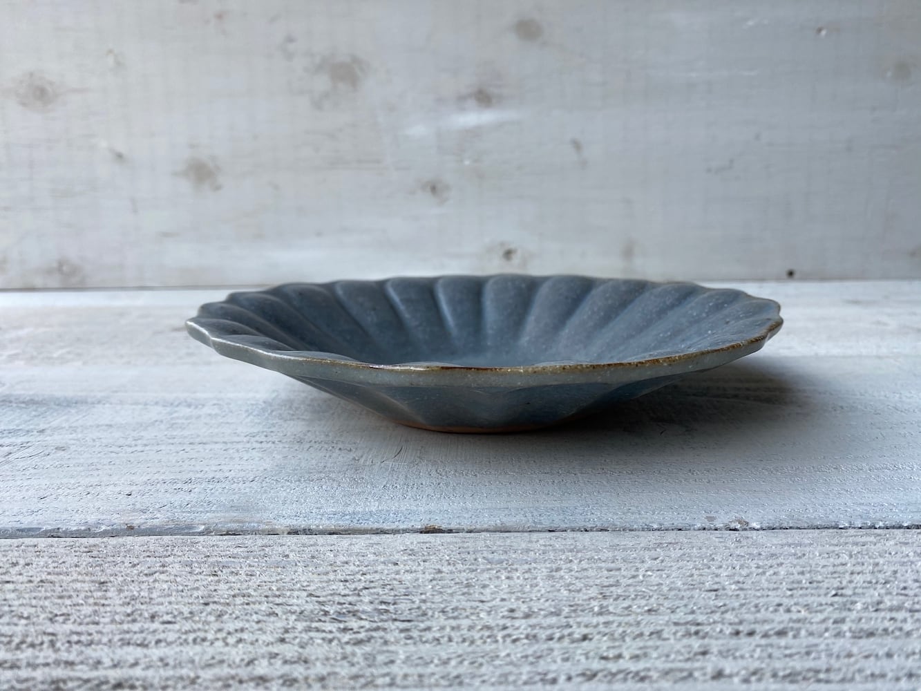 グレー釉 輪花深皿 大 | 古谷製陶所