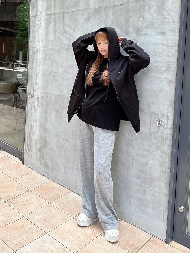 再入荷！LIFE IS ALL ABOUT YOUジップパーカー￥7,200+tax mocoa's inc