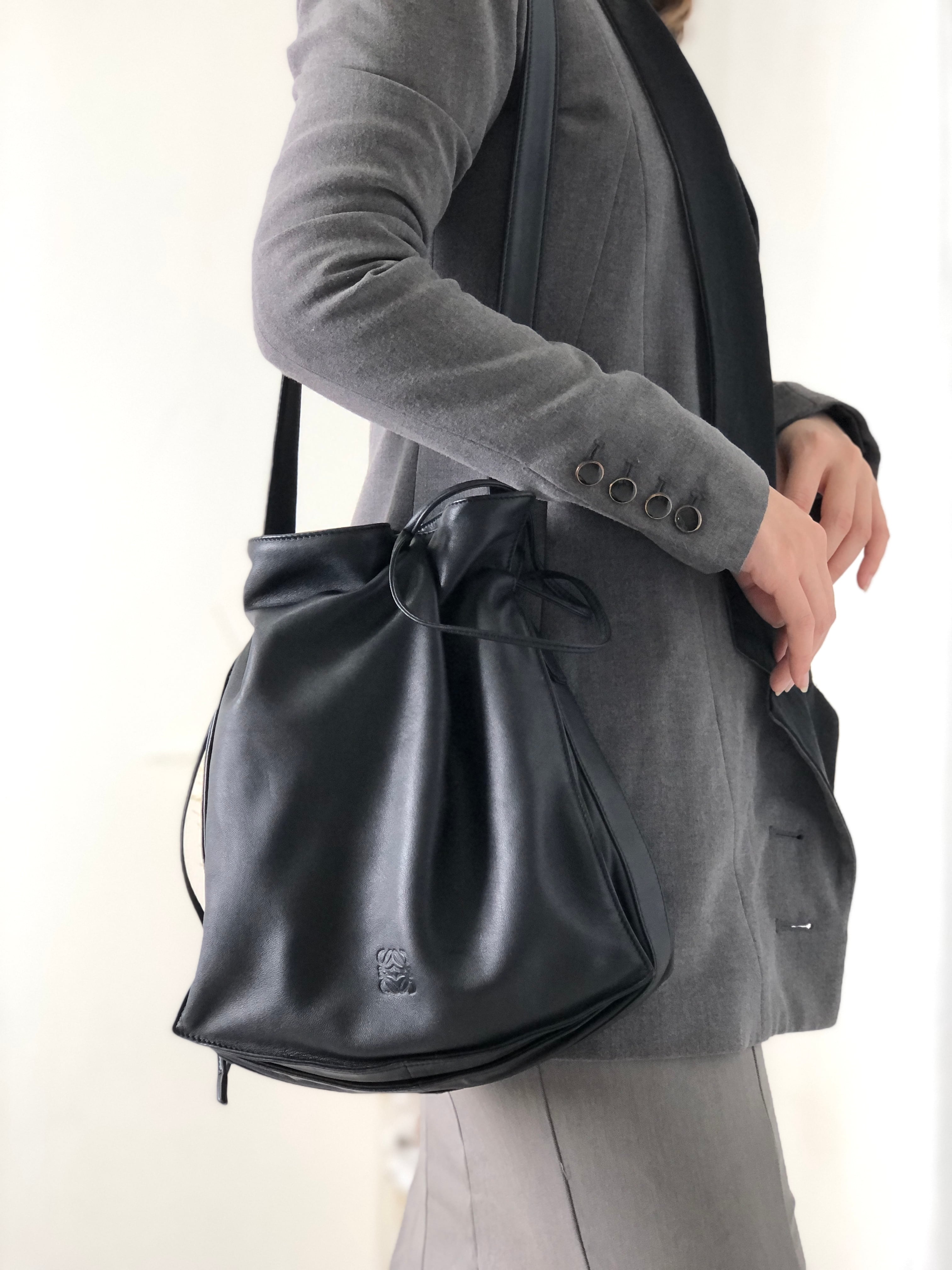 LOEWE ロエベ アナグラム フラメンコ レザー 巾着 ショルダーバッグ ブラック vintage ヴィンテージ オールド 43furh |  VintageShop solo powered by BASE