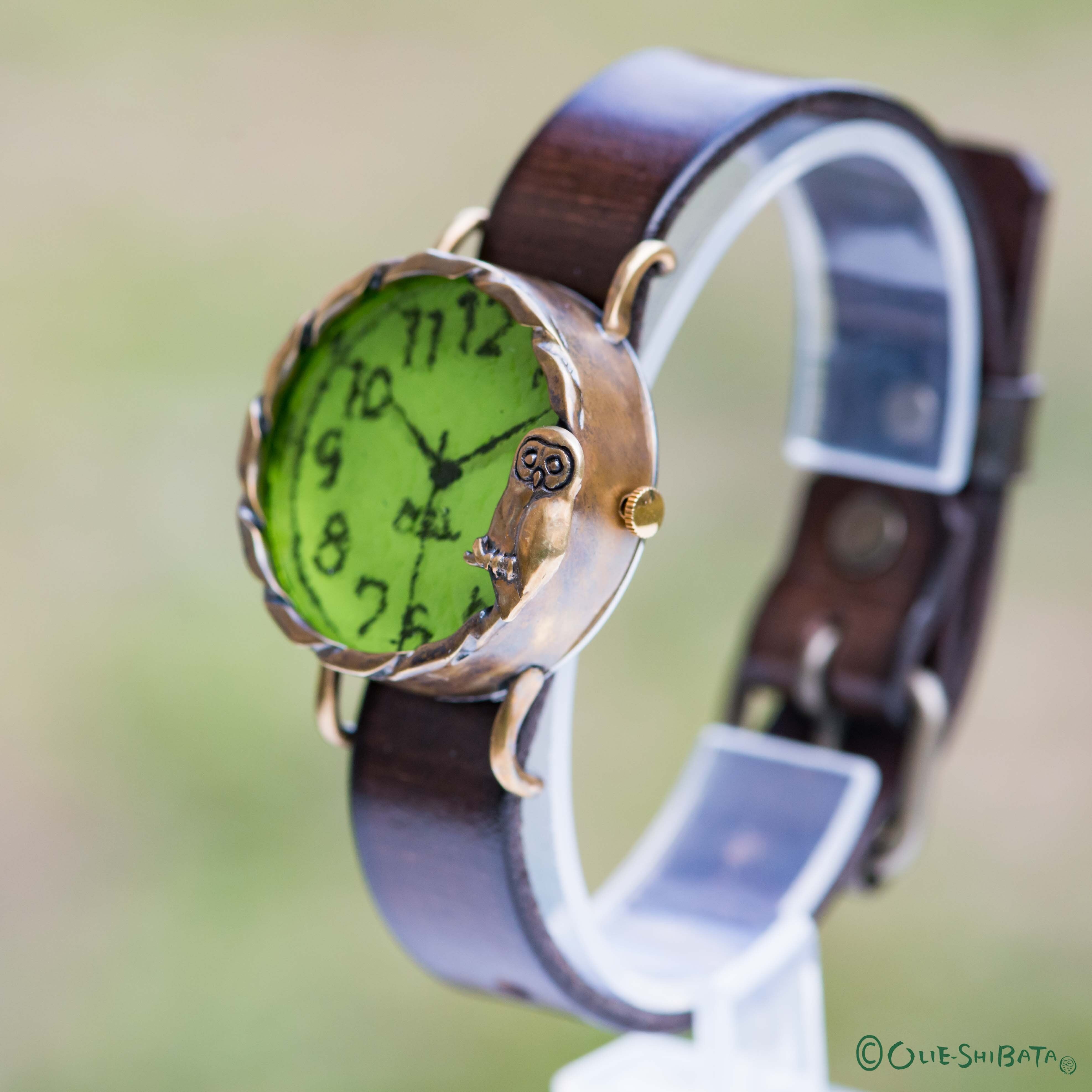 森のふくろう腕時計Mライム | カエルの時計屋さん