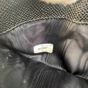 CHANEL シャネル ココマーク  キャビアスキン 二つ折り財布 ブラック A-8689