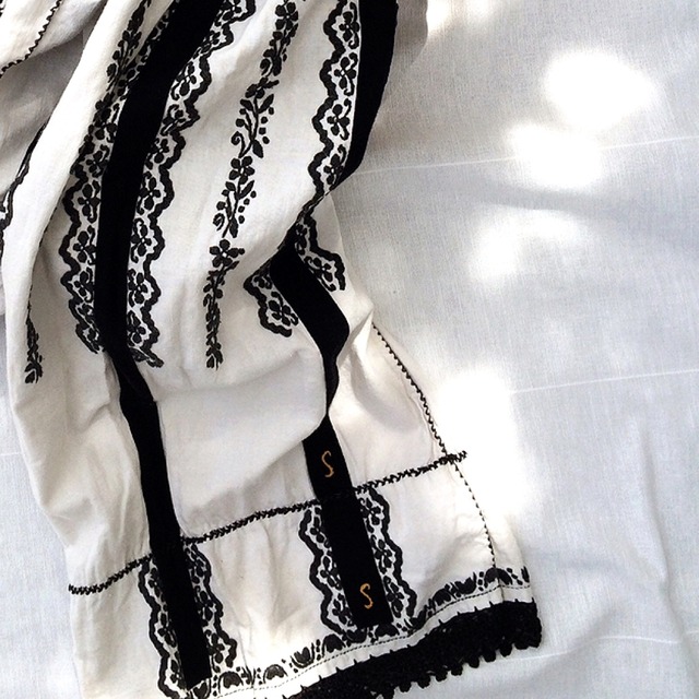 Romanian embroidery blouse1
