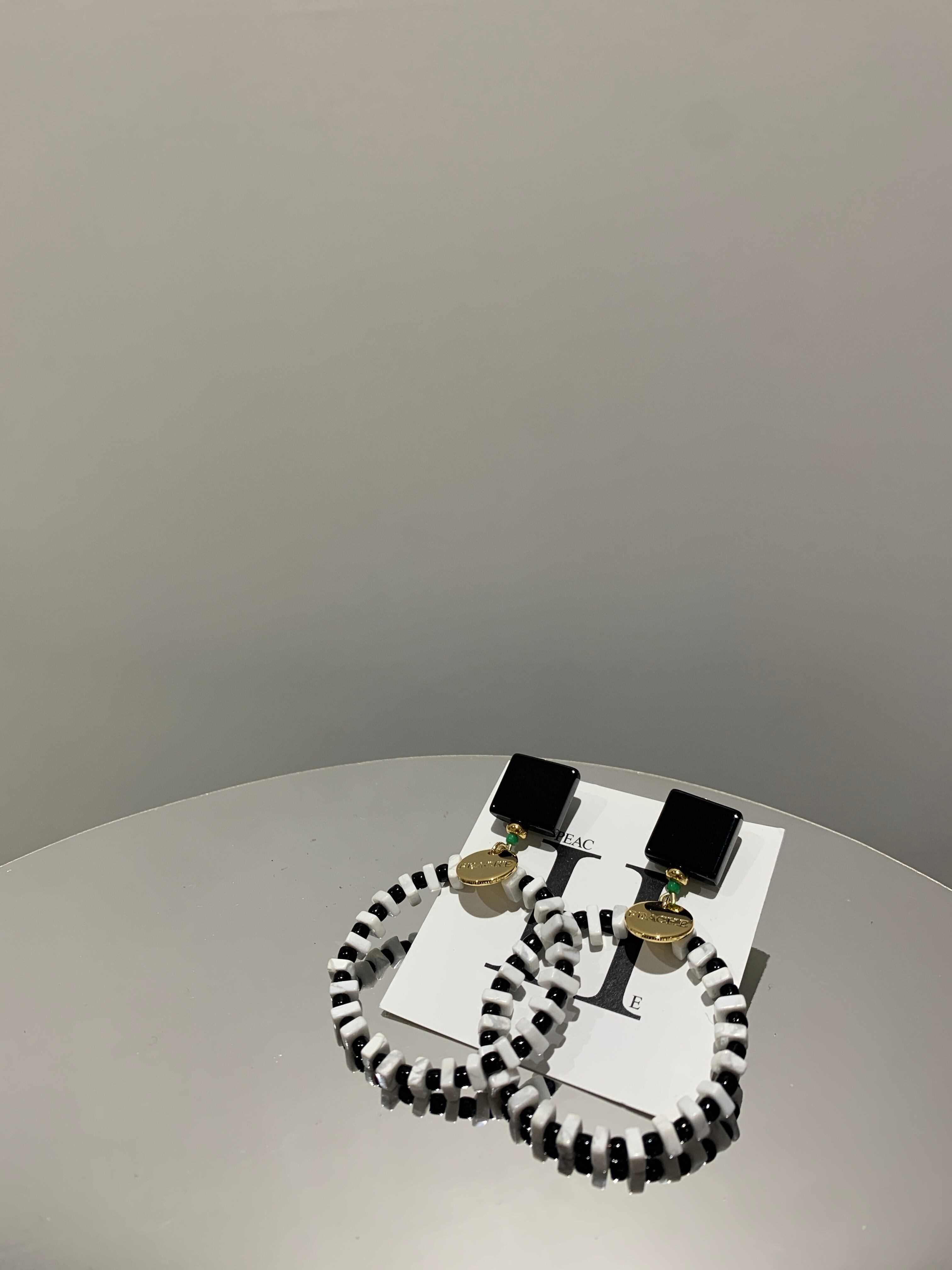 monotone random parts circle