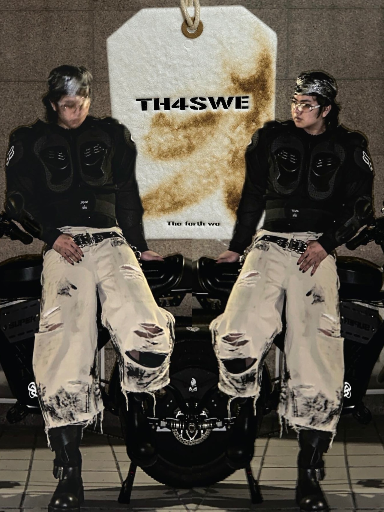 【TH4SWE】Scorch Triple Waist Distressed Cropped Denim Shorts