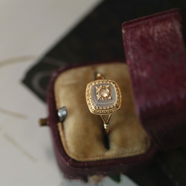antique design square cut ring