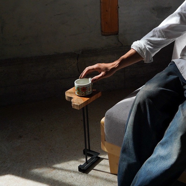 一枚板のミニサイドテーブル No.4 樹種：けやき