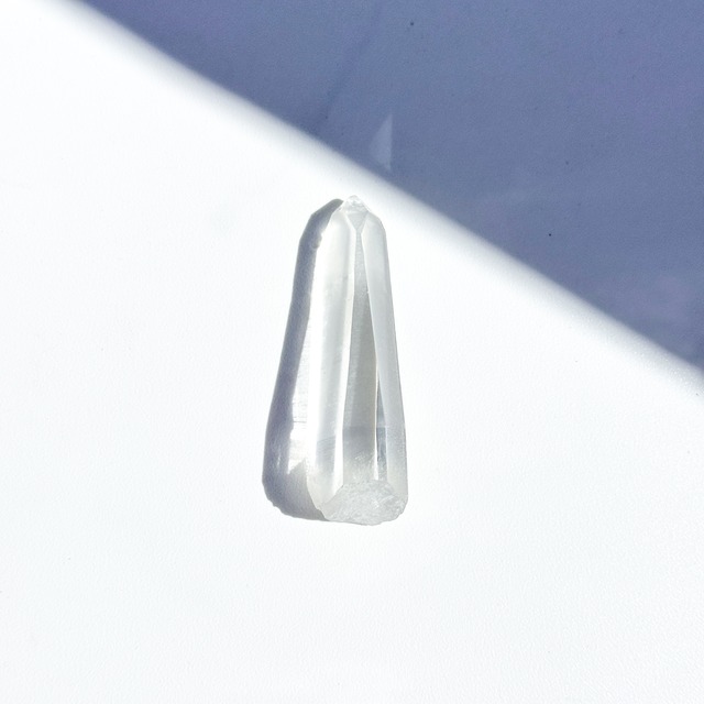 ゼッカ産クリアクォーツ ポイント 原石92 ◇ Clear Quartz ◇天然石・鉱物・パワーストーン・インテリア